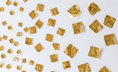 Chocolats recouverts de feuilles d'or - 25 feuilles d'or comestible -  Delafee