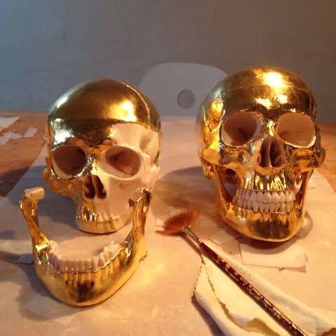 or. feuille d'or. dorure. crâne. Delafée. memento mori