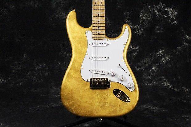 Gitarre vergoldet mit 24 Karat Gold.