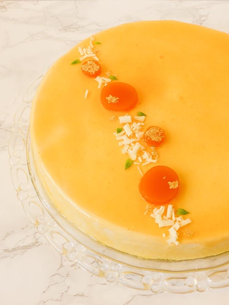 pastry with edible gold leaf from DeLafée 