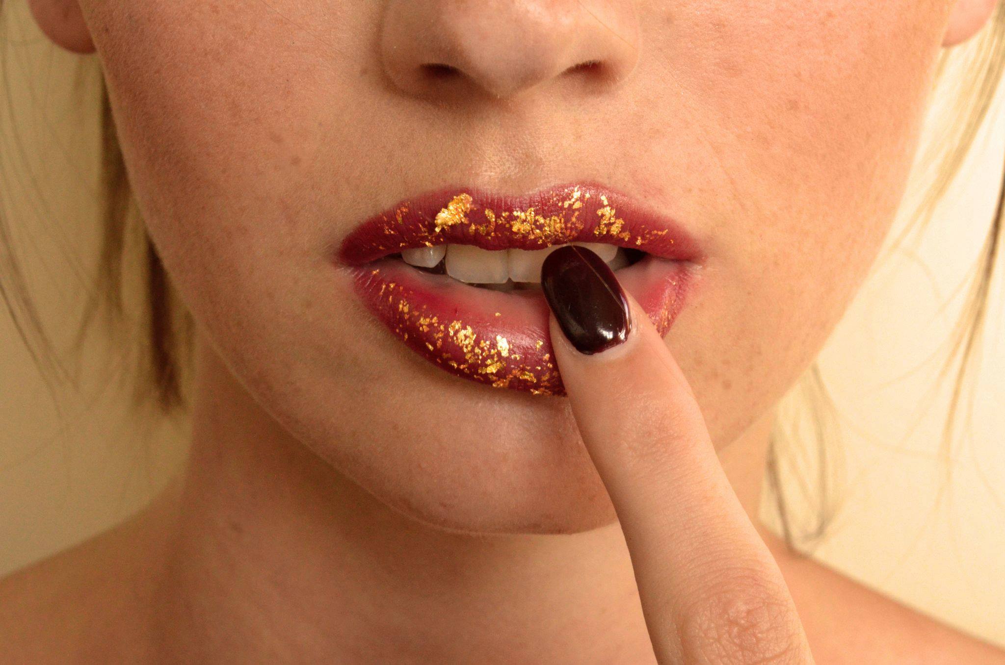 Lèvres dorées... De la gallerie photo DeLafée.