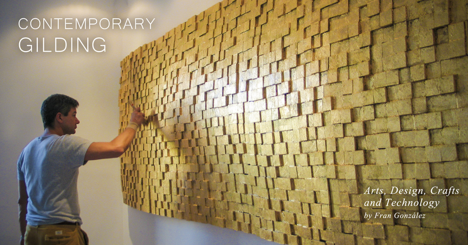 Der K&uuml;nstler Fran Gonzalez mit Blattgold