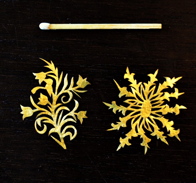 feuille d'or. papier découpé. suisse. art. or. doré. delafée.